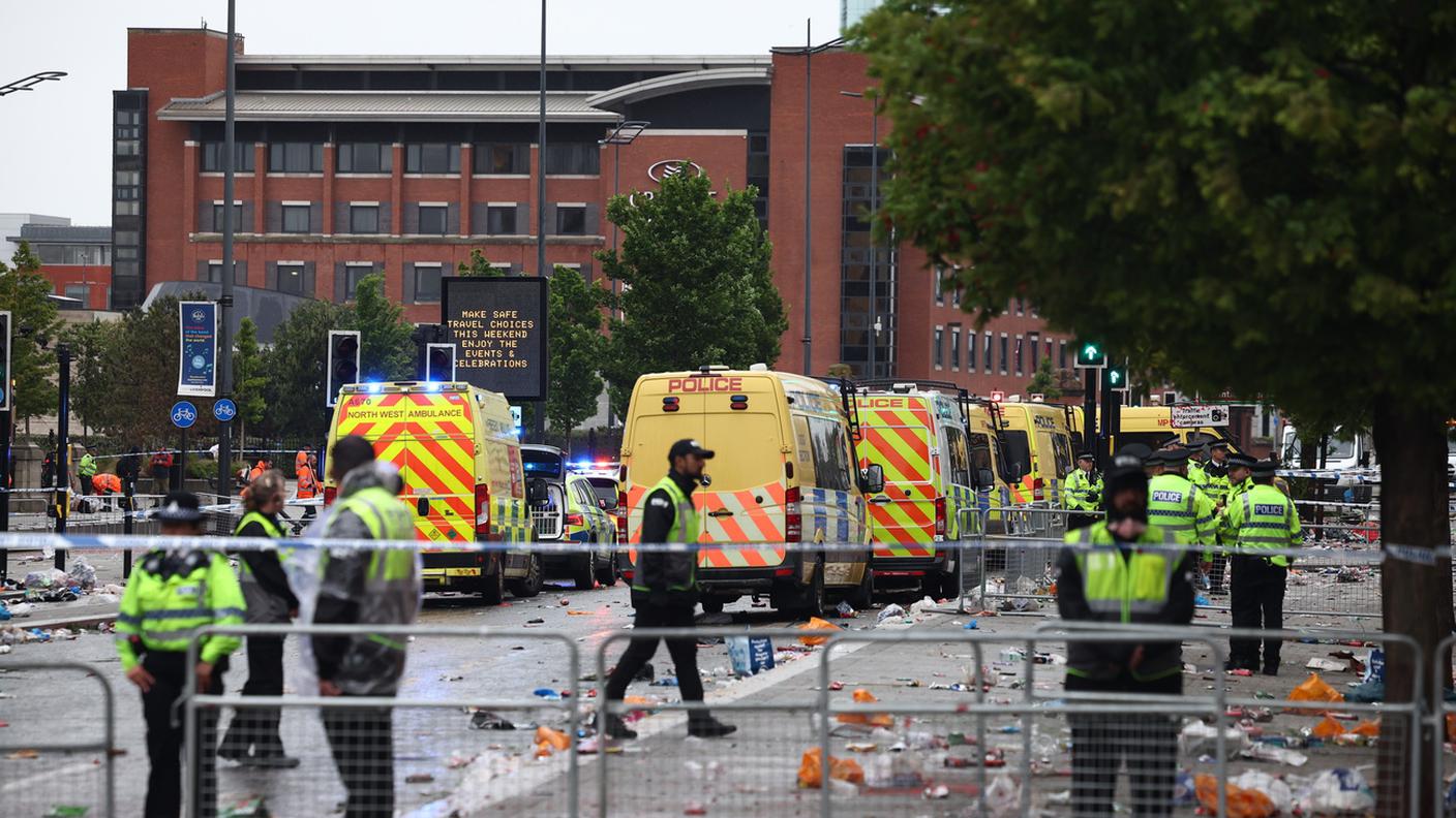 Auto sulla folla a Liverpool, fermato l’autore