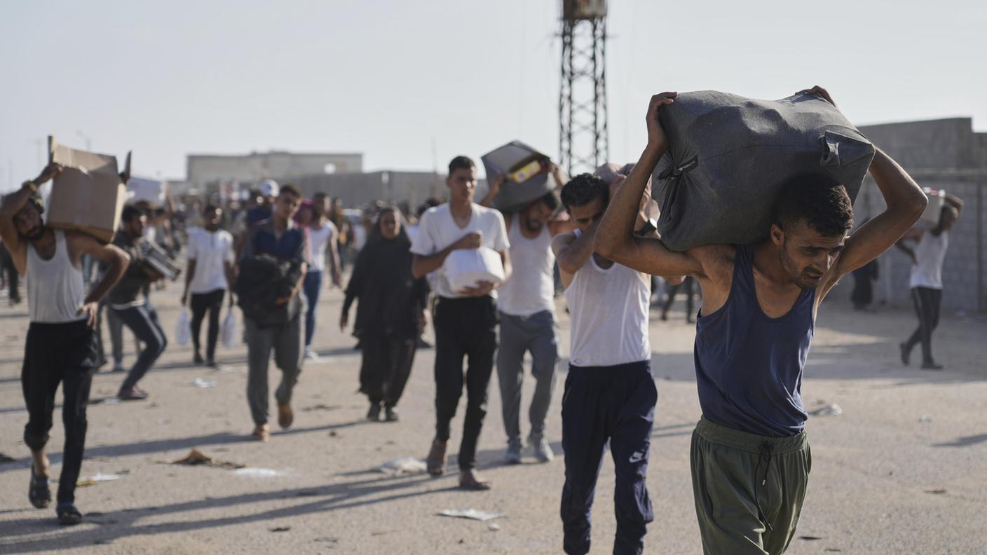 Palestinesi a Rafah.jpg