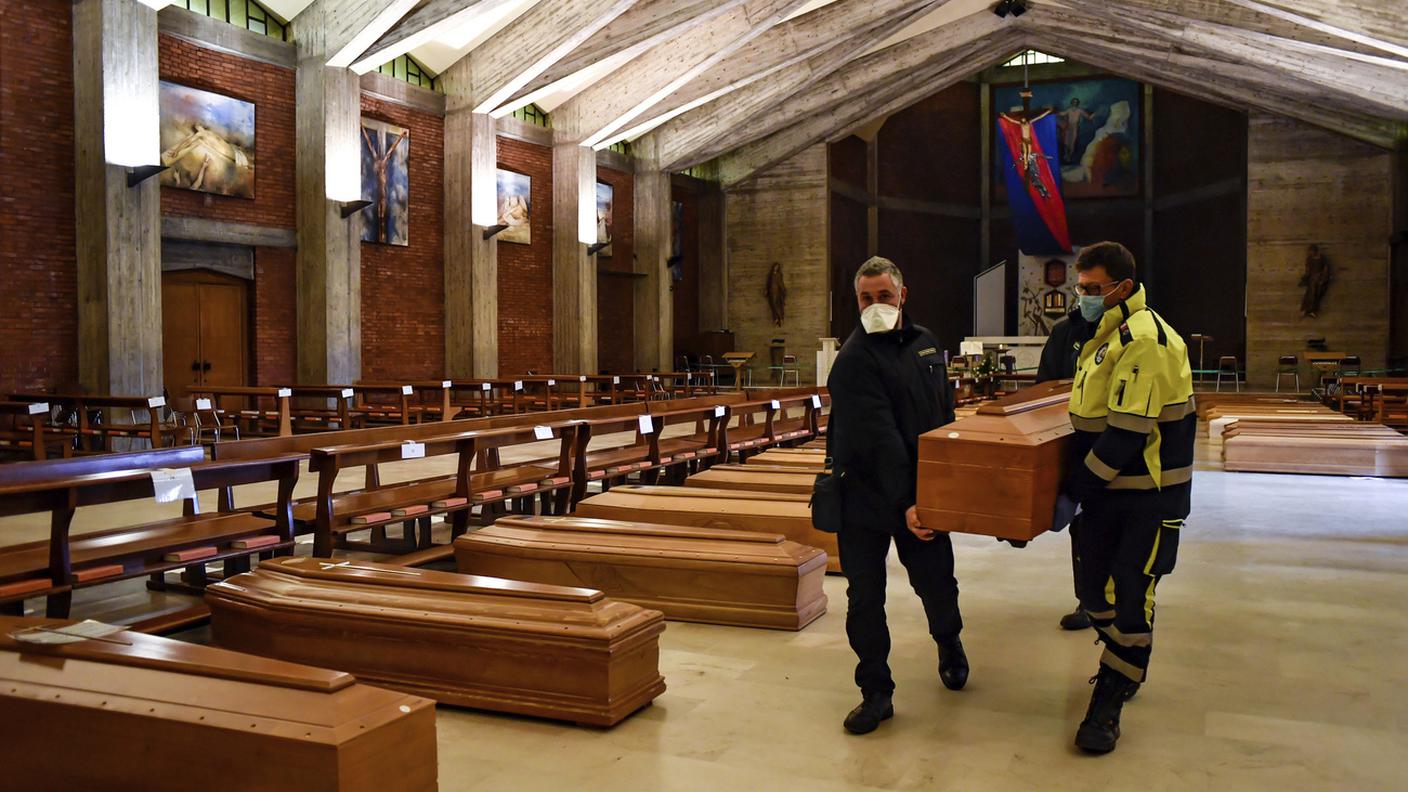 Bare allineate in una chiesa di Seriate