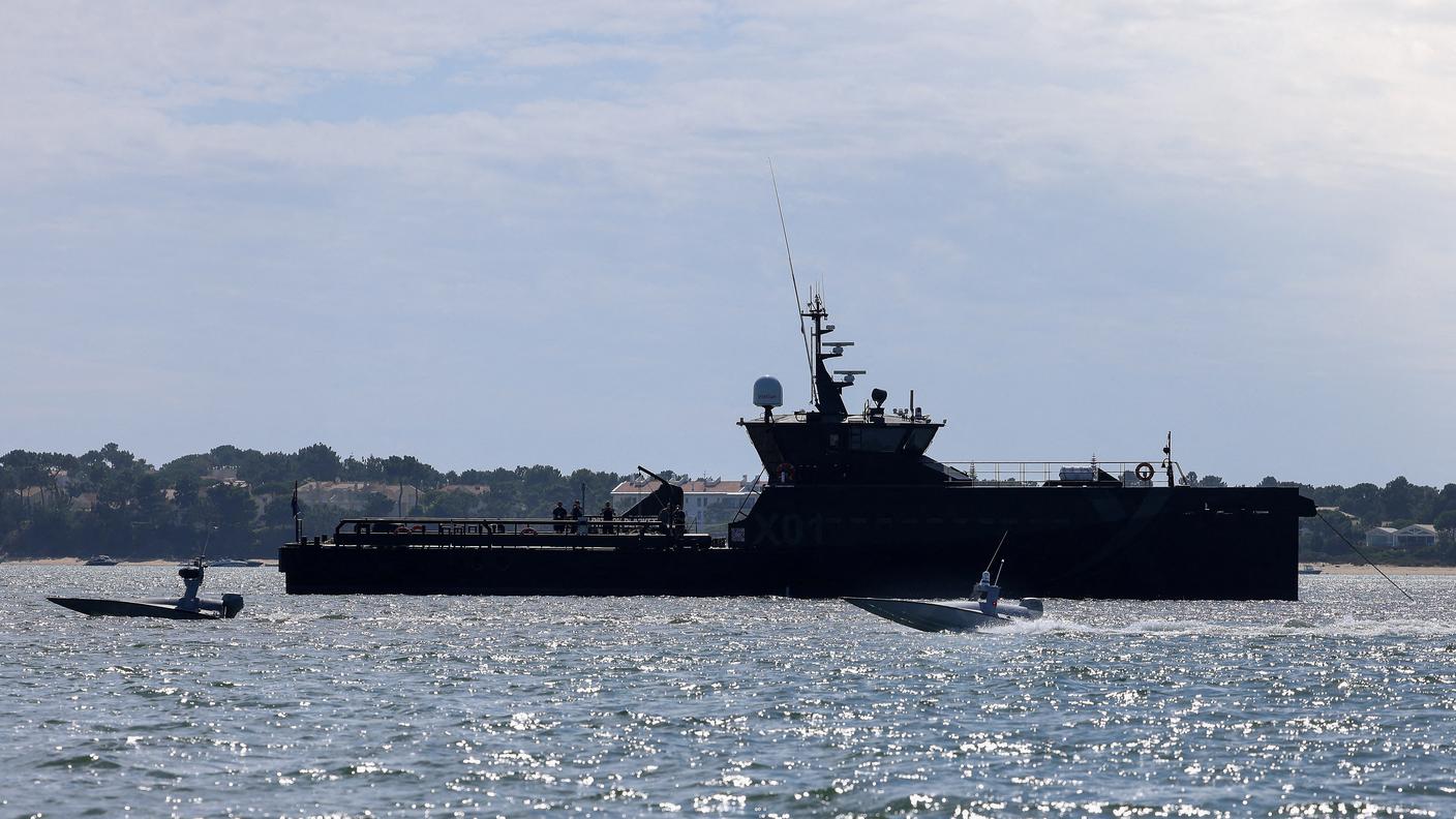 2024-10-04T141615Z_553413636_RC2D4AA9ZN3S_RTRMADP_3_BRITAIN-AUKUS-NAVY.JPG