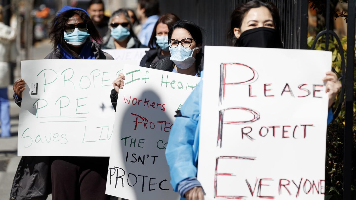 La protesta degli infermieri a New York