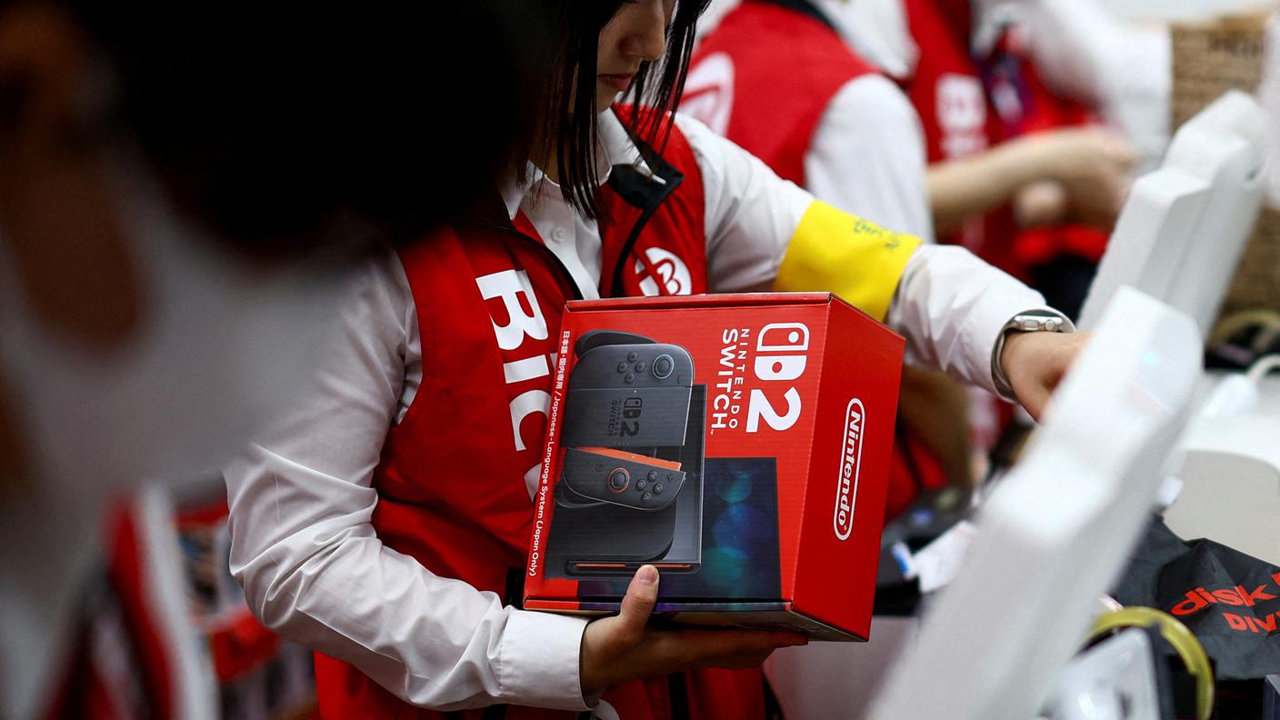 2025-06-05T035200Z_372175721_RC22WEAU0W07_RTRMADP_3_NINTENDO-SWITCH-2.JPG