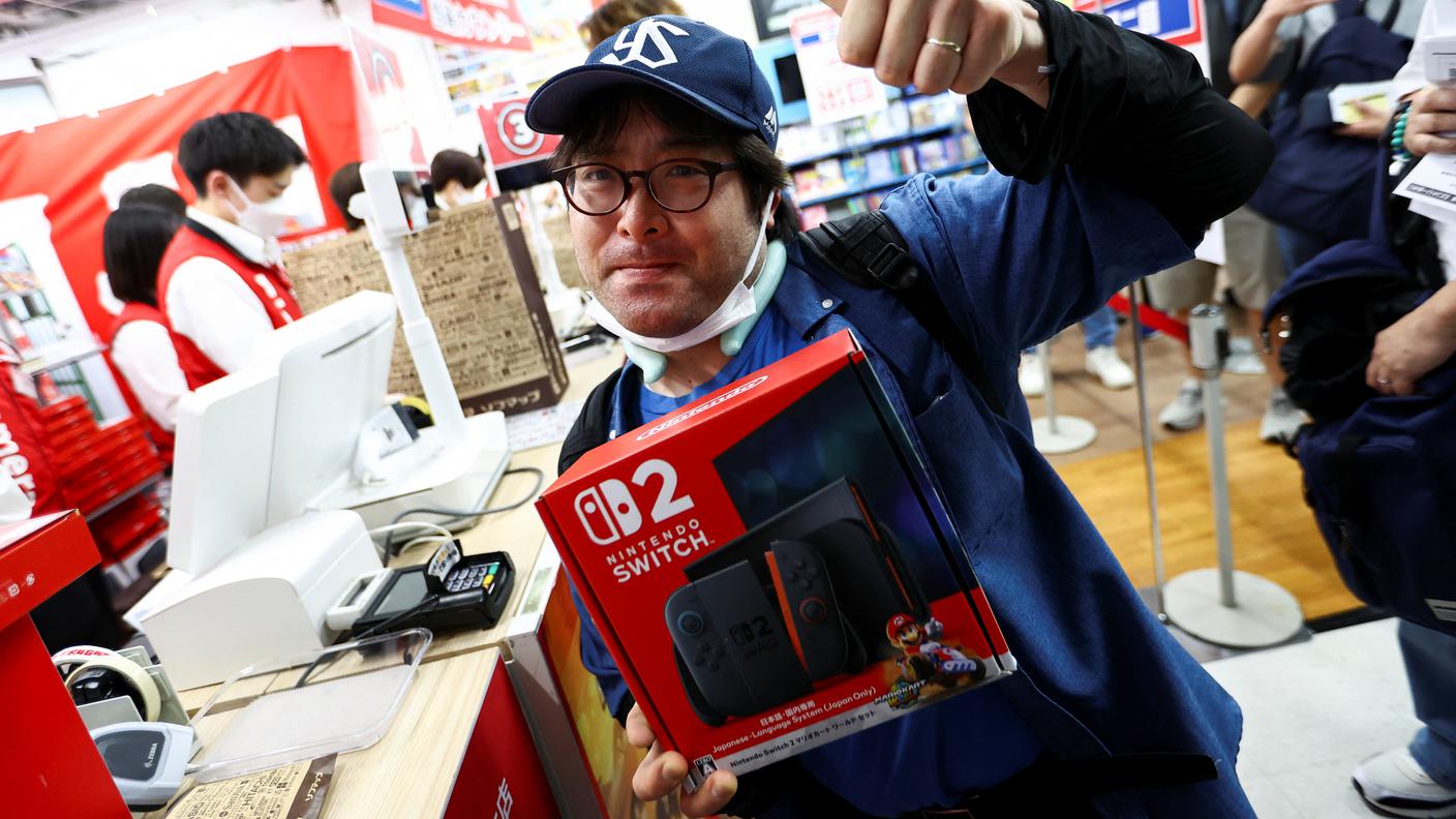 2025-06-05T022412Z_1231244321_RC22WEAUO52L_RTRMADP_3_NINTENDO-SWITCH-2.JPG