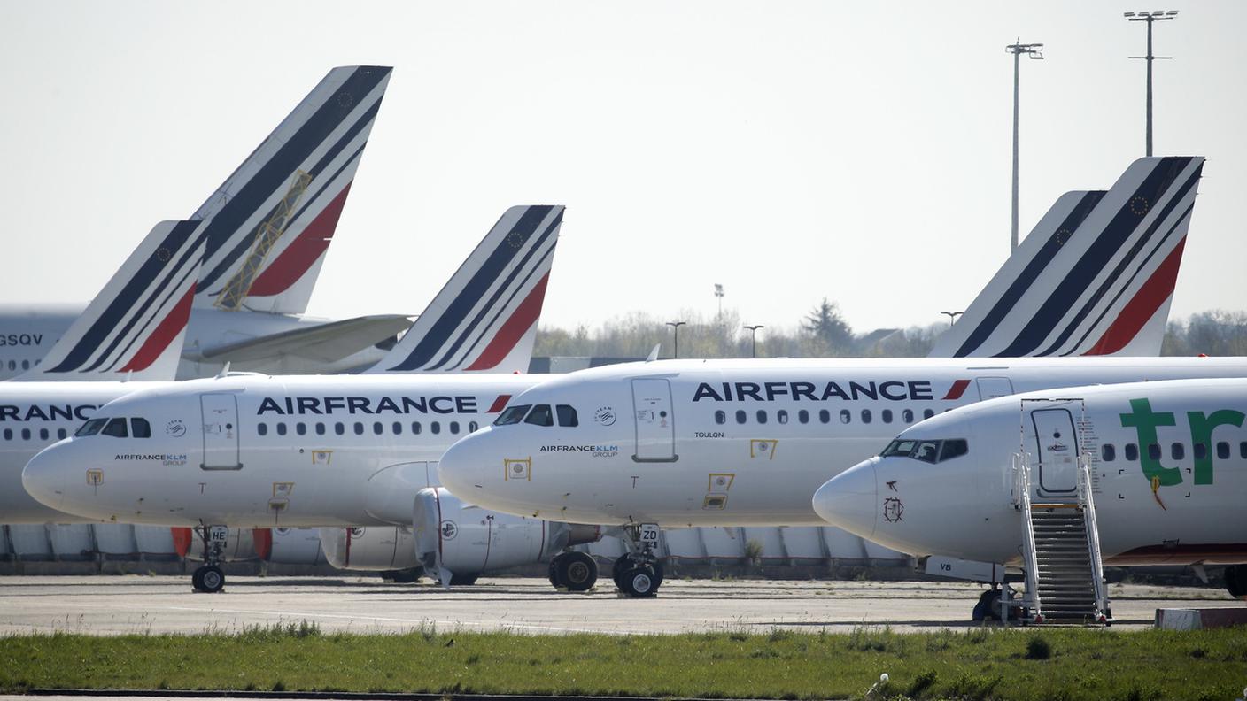 Aerei fermi a Parigi-Orly