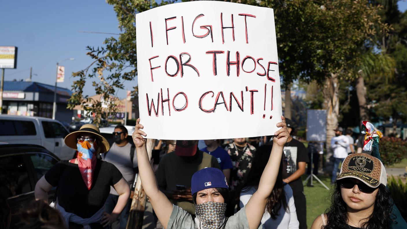 Molti manifestanti sono scesi in strada a Los Angeles pure mercoledì