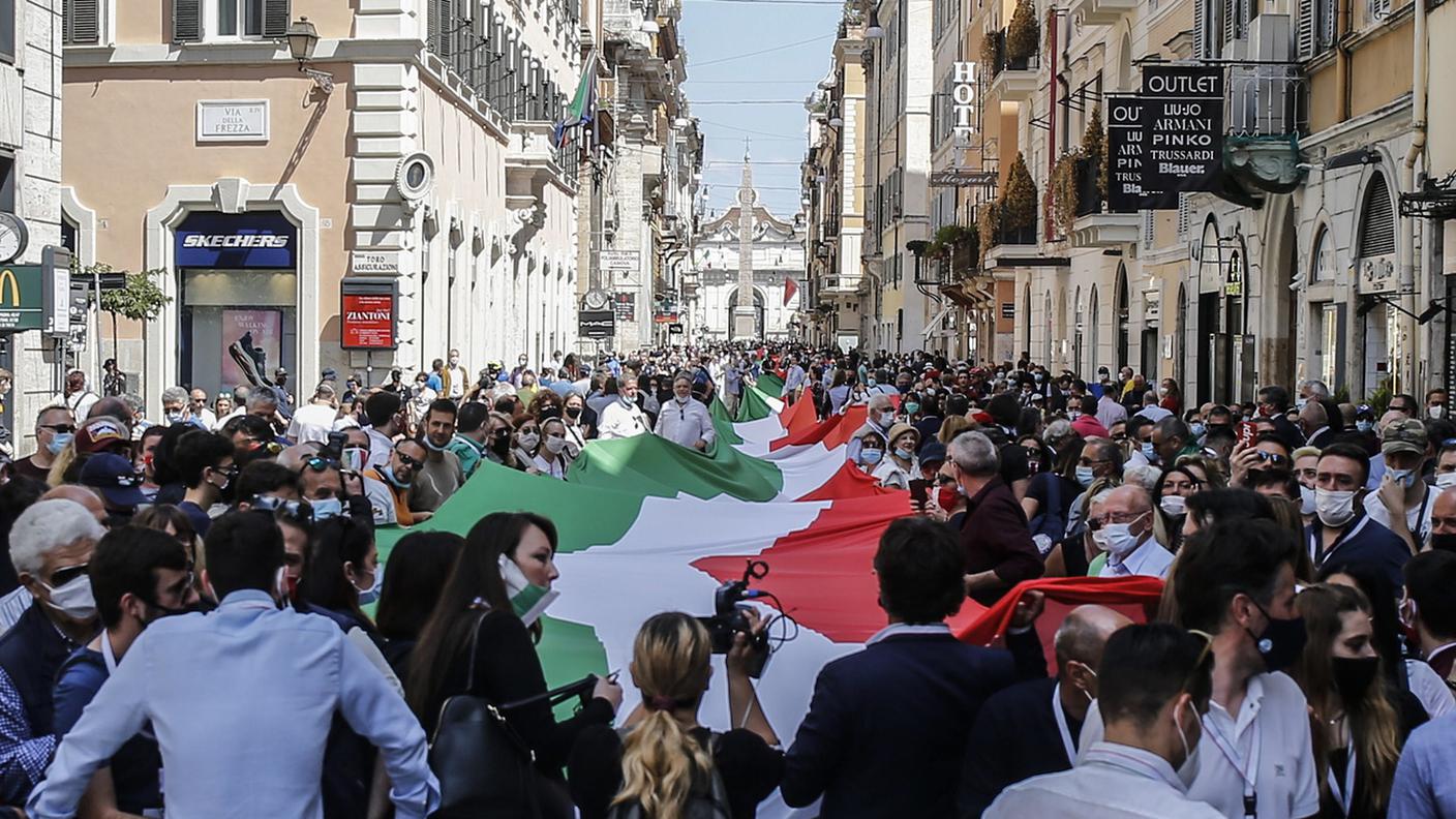 Italia, Festa della Repubblica con manifestazioni politiche