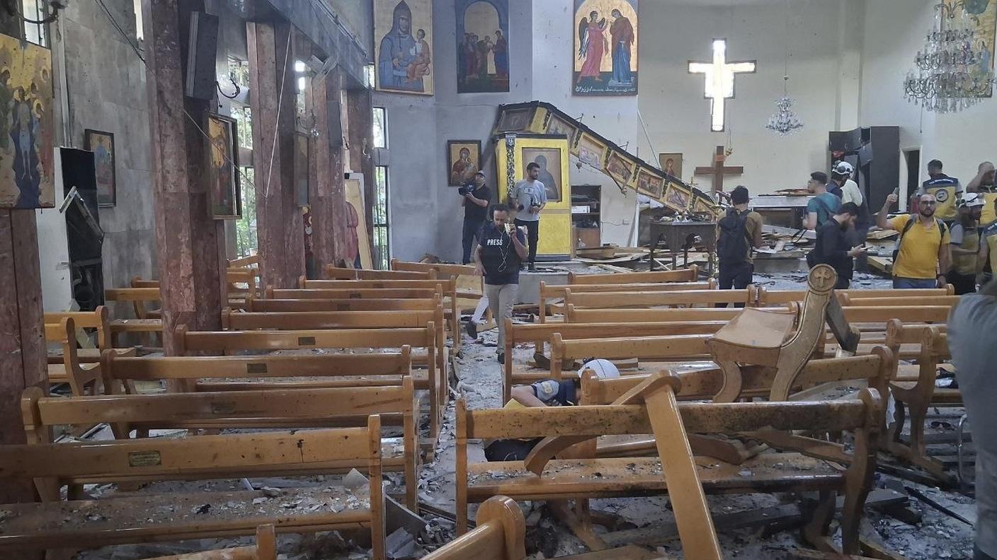 La chiesa devastata dall'esplosione.jpg
