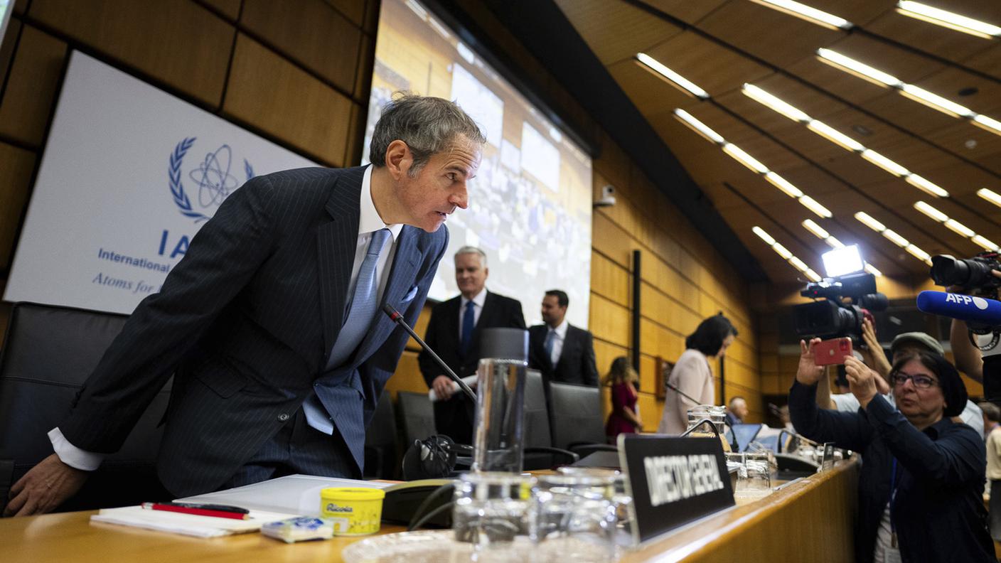  Grossi durante la riunione di emergenza a Vienna.jpg
