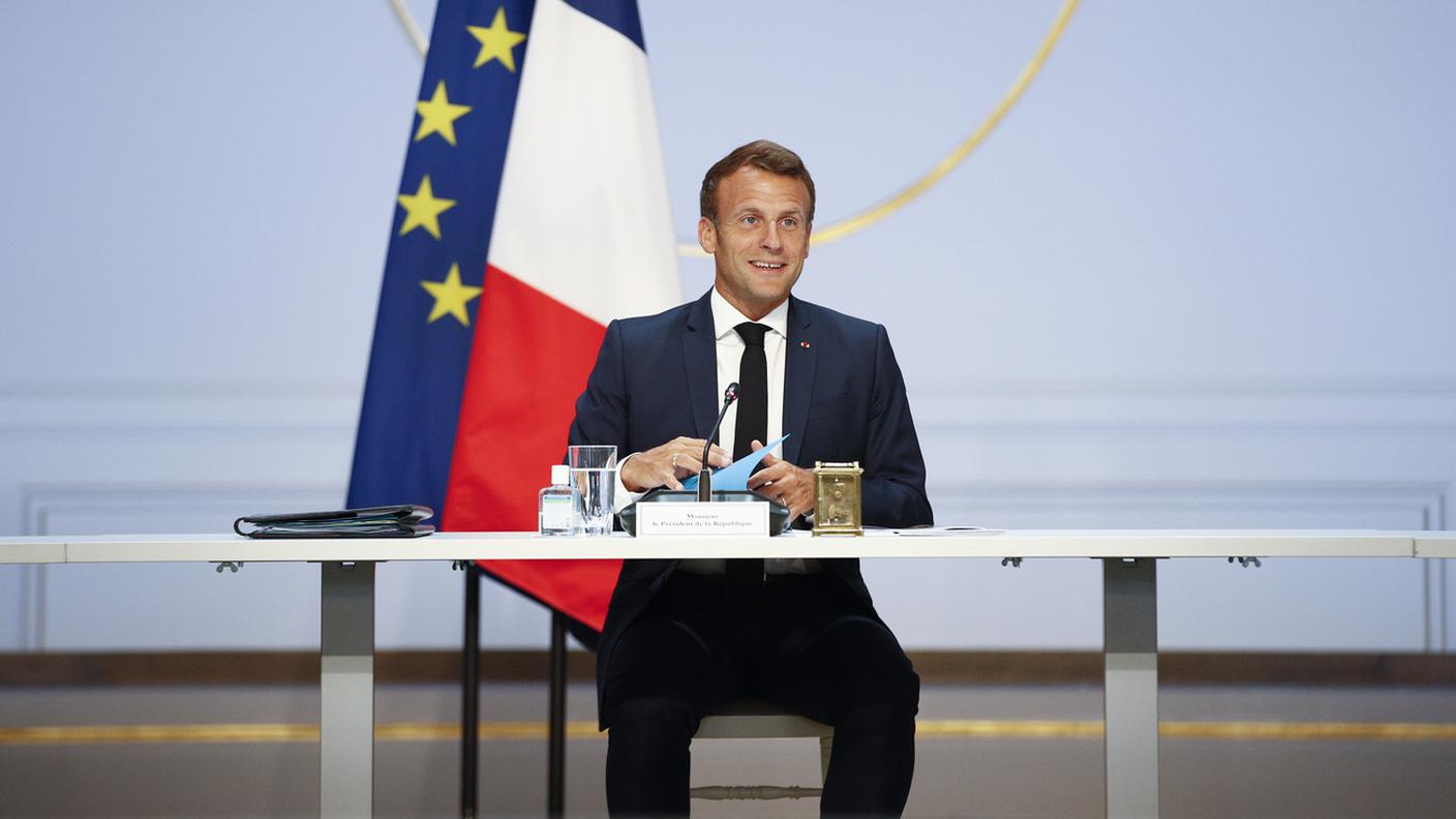 Il presidente francese: "Lo Stato ha tenuto"