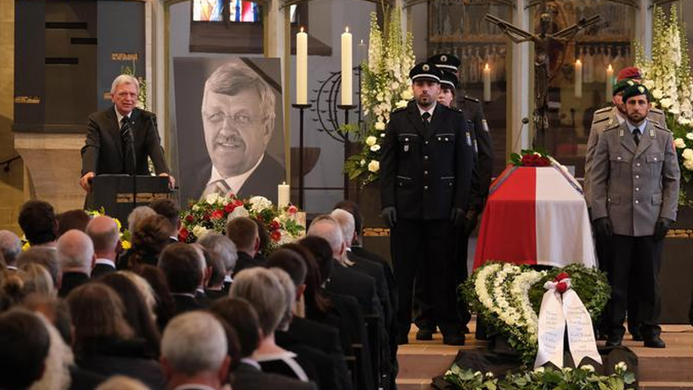 Una fotografia scattata nel 2019 durante i funerali di Walter Lübcke, favorevole all'accoglienza dei migranti