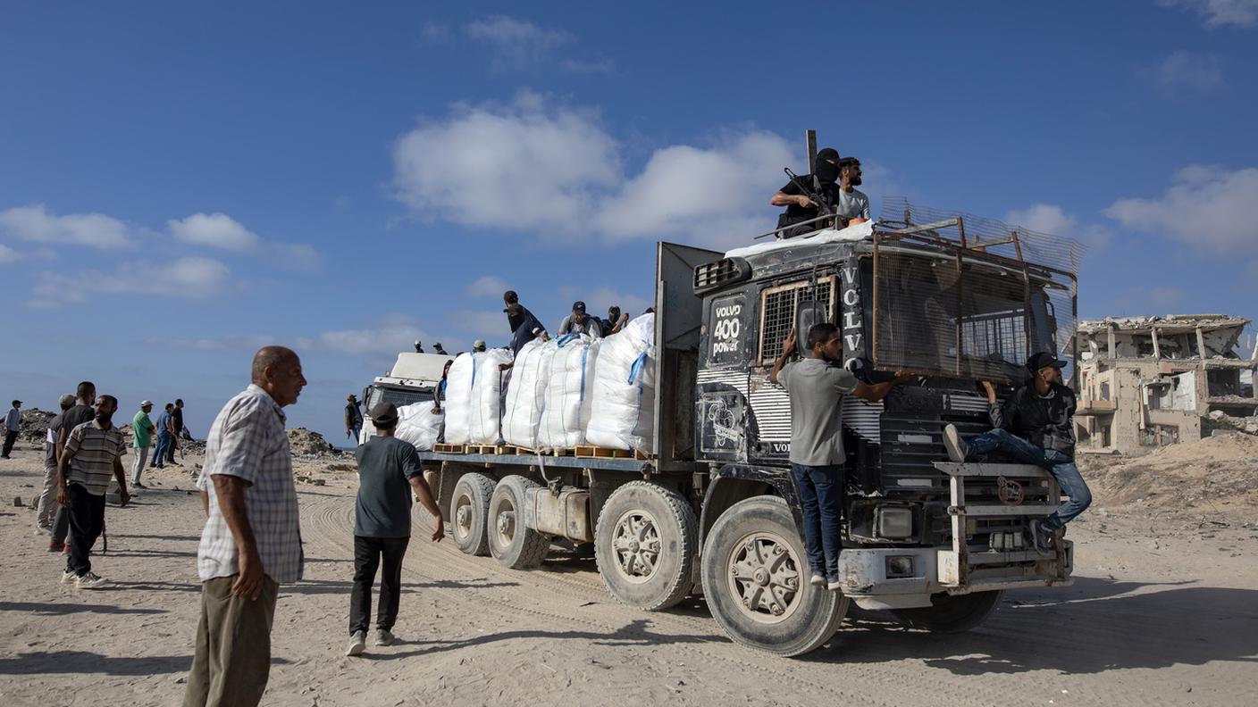 Israele sospende la consegna di aiuti per Gaza