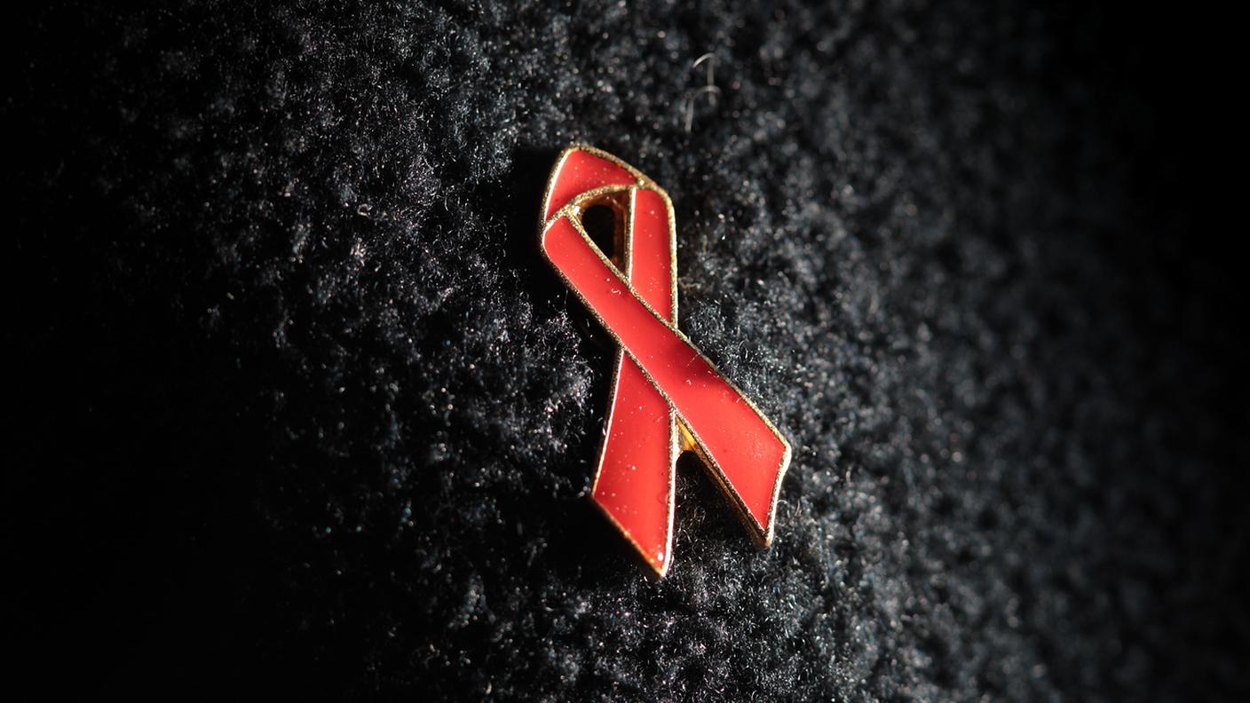 Fiocco rosso simbolo dell’Aids.