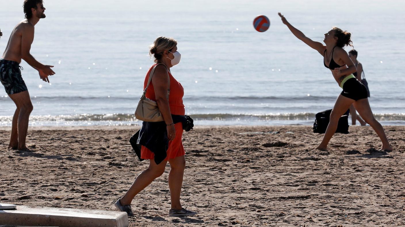 C'è chi la rende obbligatoria anche in spiaggia