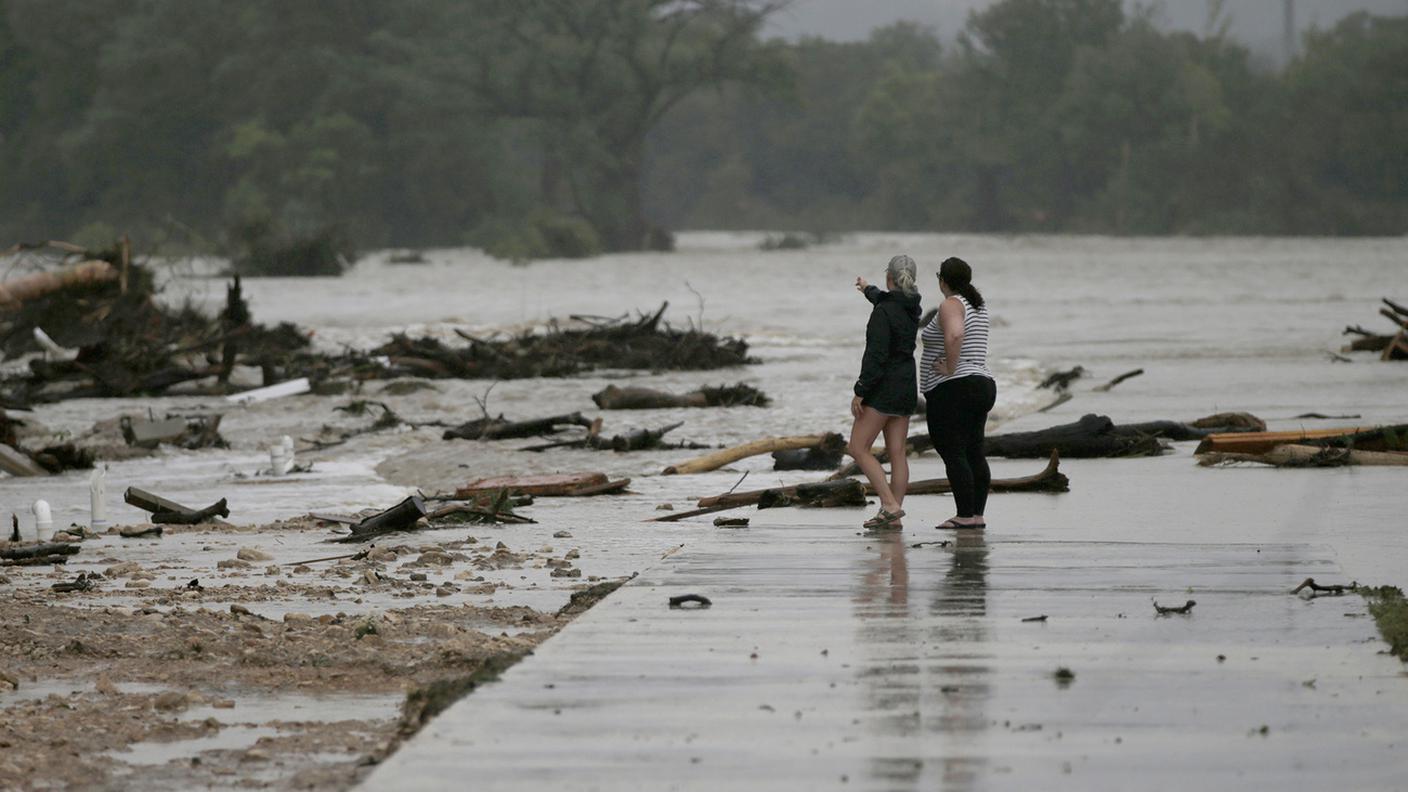 Si aggrava il bilancio dei morti del maltempo in Texas
