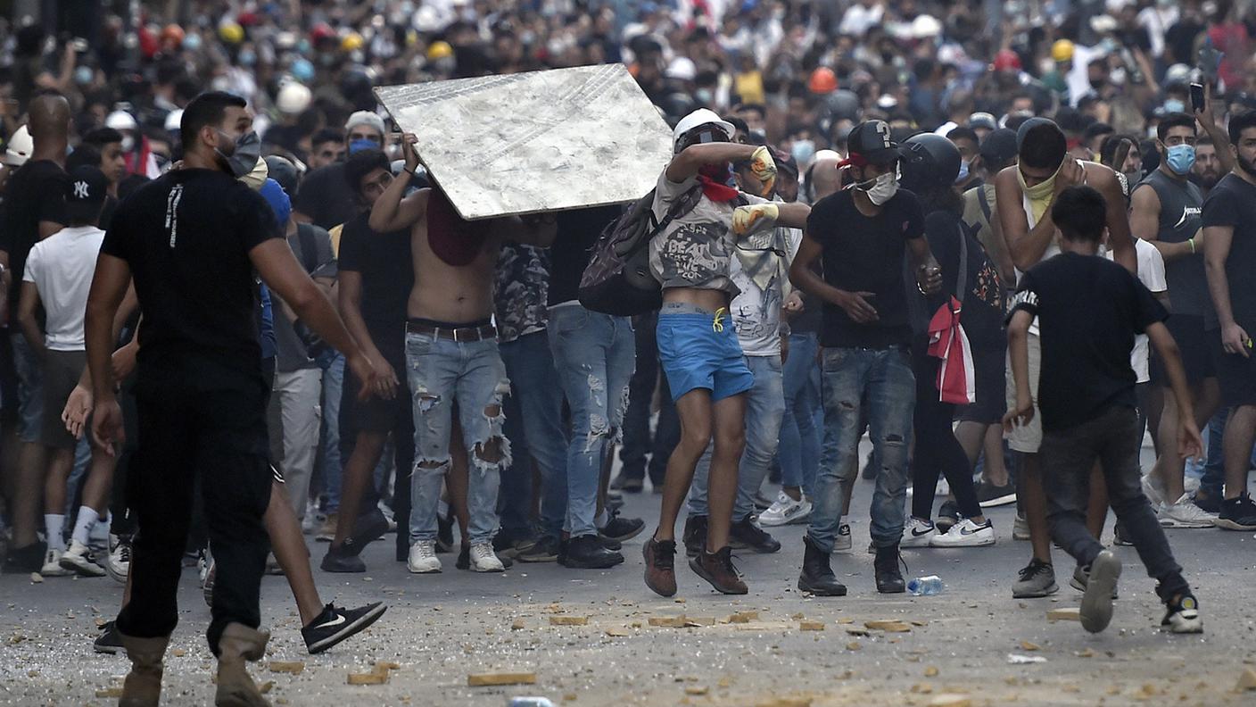 Proteste in Libano: i manifestanti chiedono ancora più dimissioni