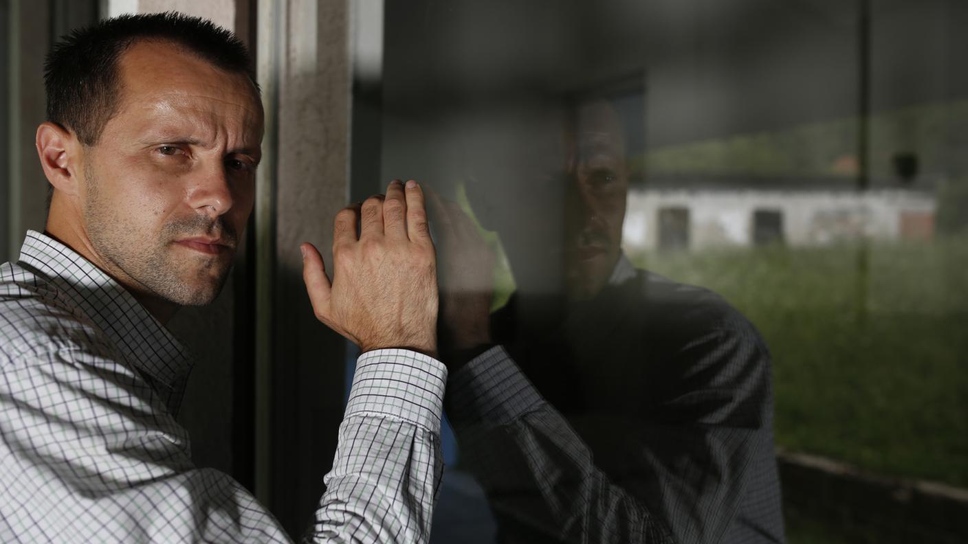 Nedžad Avdić alla scuola elementare di Petkovci,  il villaggio dove fu portato dai soldati serbi