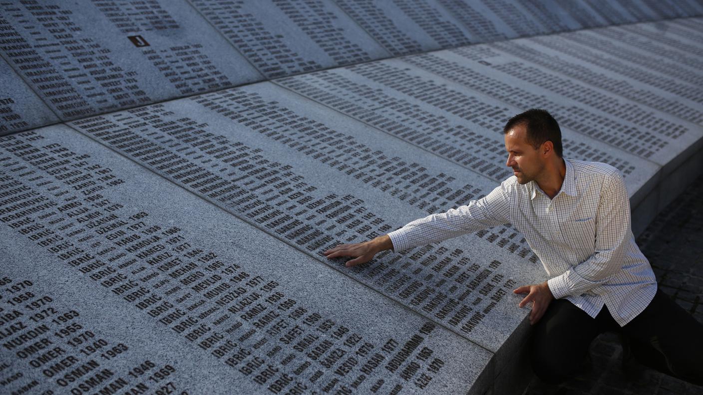 Nedžad Avdić al Memoriale e cimitero di Srebrenica-Potočari