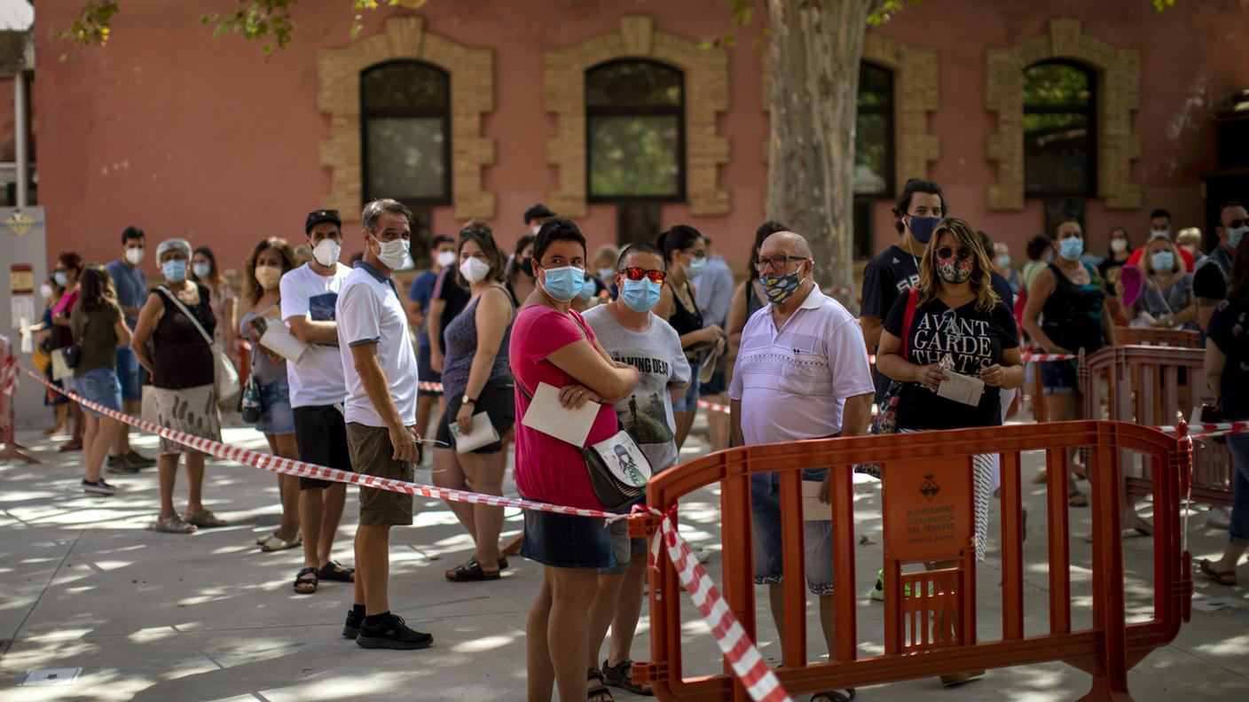 Spagna, in fila per il test