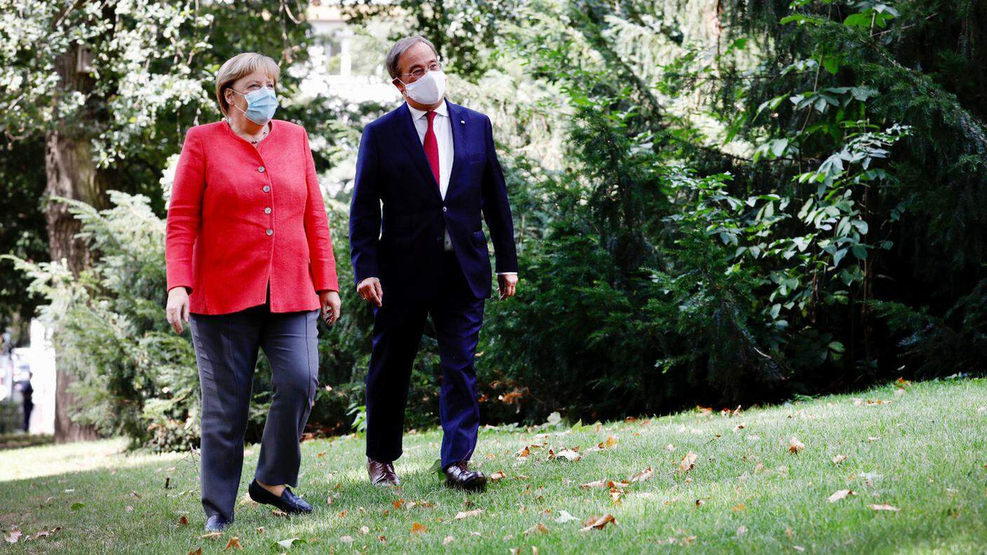 La cancelleria Angela Merkel a Düsseldorf con il presidente della Renania Settentrionale-Vestfalia Armin Laschet