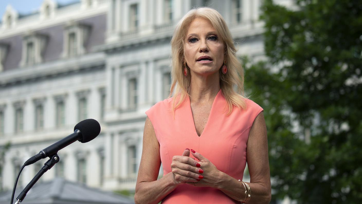 Kellyanne Conway di fronte alla Casa Bianca