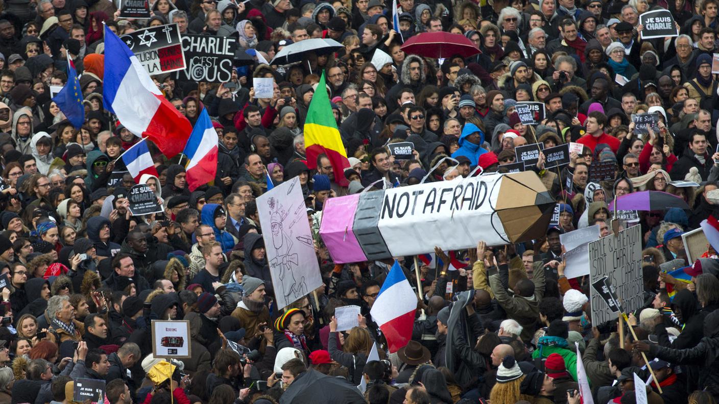 Migliaia di persone alla marcia in memoria delle vittime a Parigi (11 gennaio 2015)