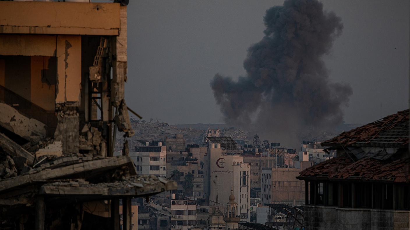 Gaza city sotto tiro.jpg