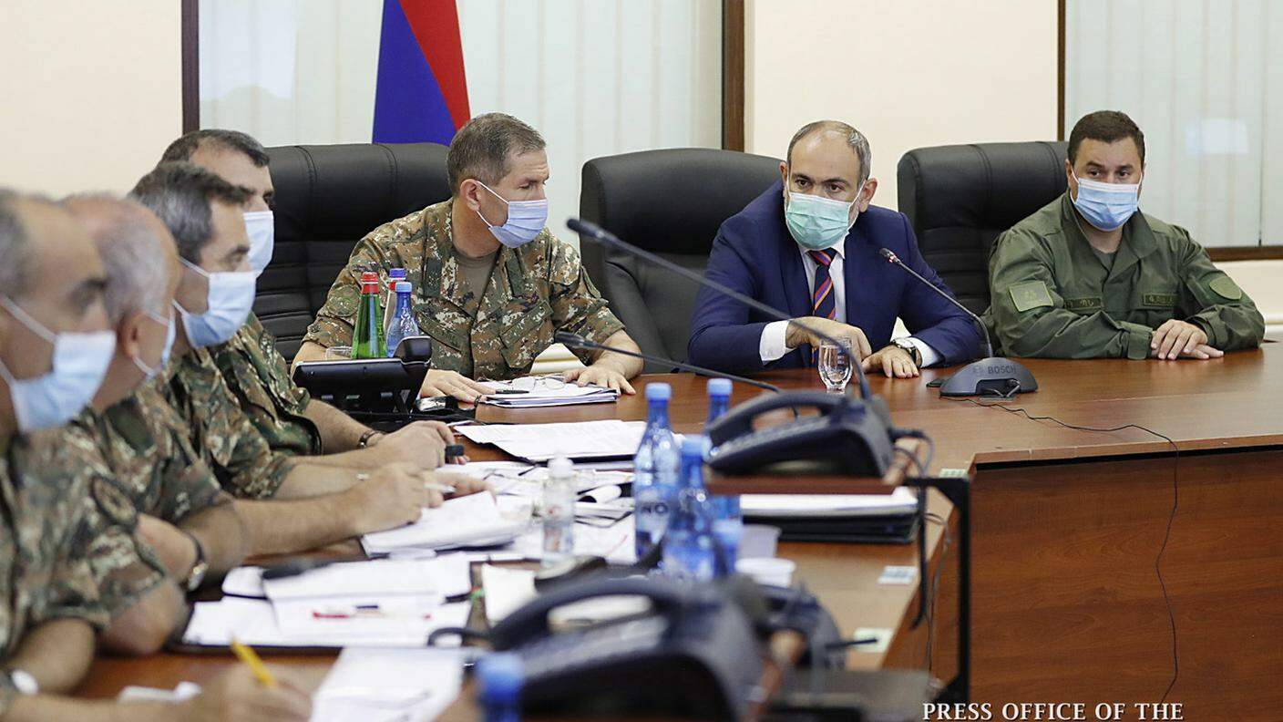 Il premier Pashinyan ha riunito i vertici militari armeni