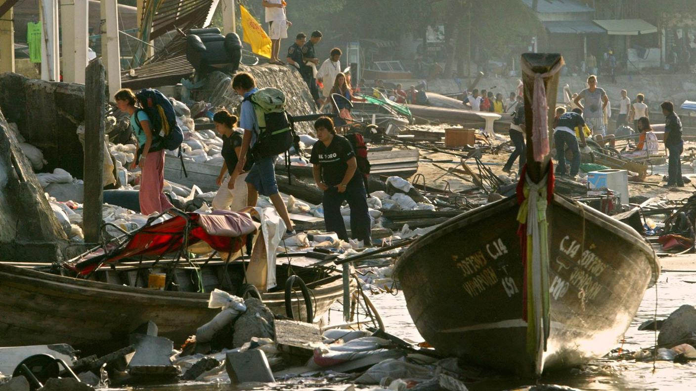 I danni in Thailandia dopo lo tsunami nell'Oceano Indiano nel 2004