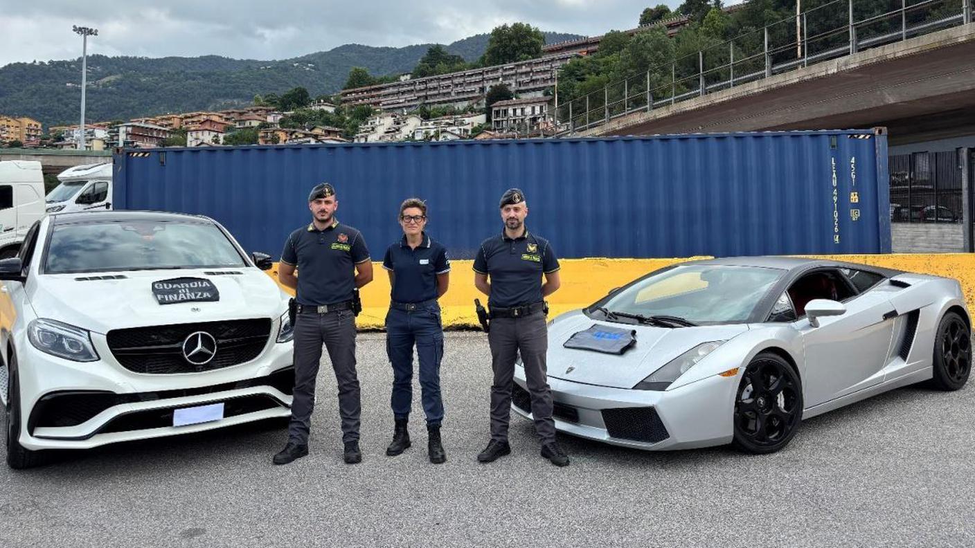 auto guardia di finanza adm.JPG
