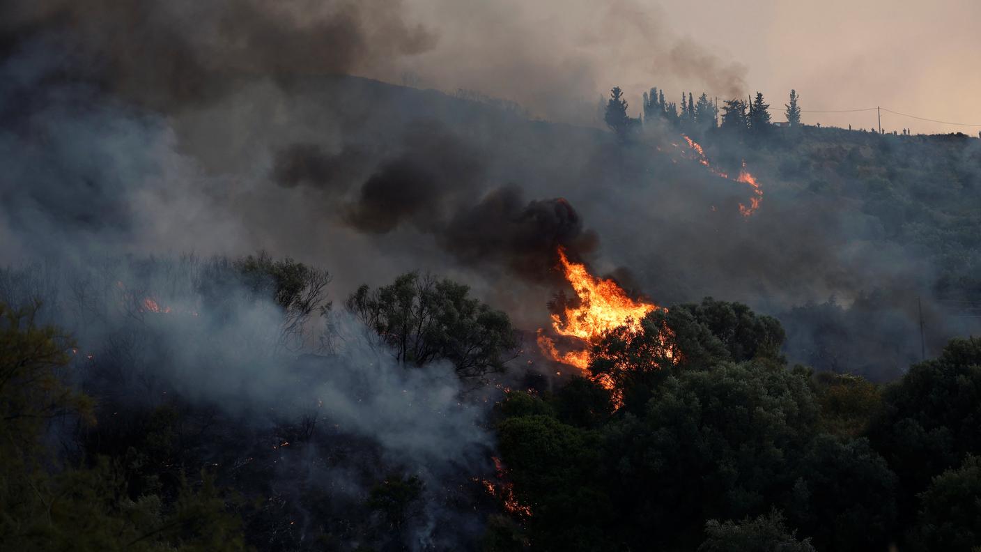 2025-08-13T182126Z_2107696980_RC2G6GA21LV8_RTRMADP_3_EUROPE-WEATHER-GREECE-WILDFIRE.JPG
