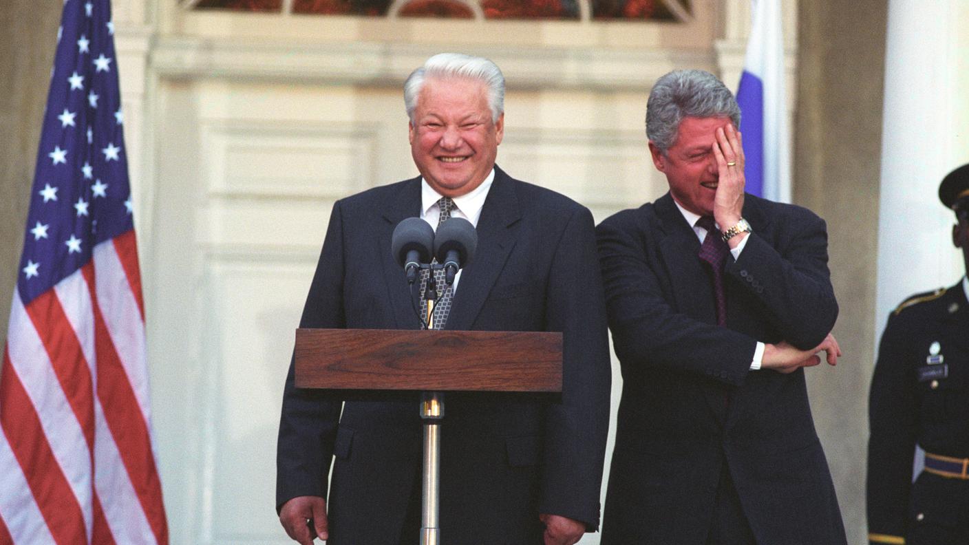 President_Bill_Clinton_and_President_Boris_Yeltsin_of_Russia_during_the_Hyde_Park_meeting_press_conference_(02).jpg