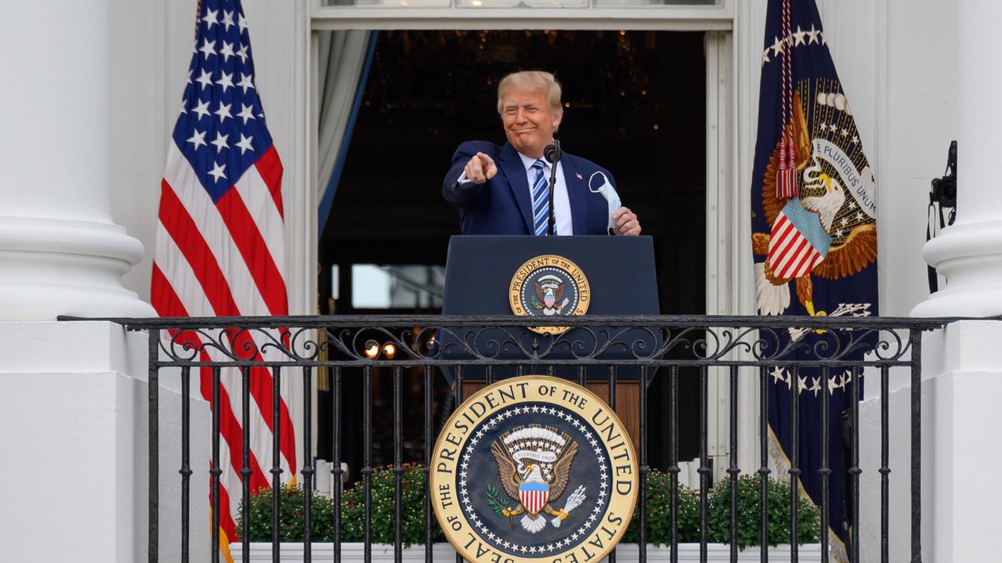 Il presidente Trump al balcone della Casa Bianca