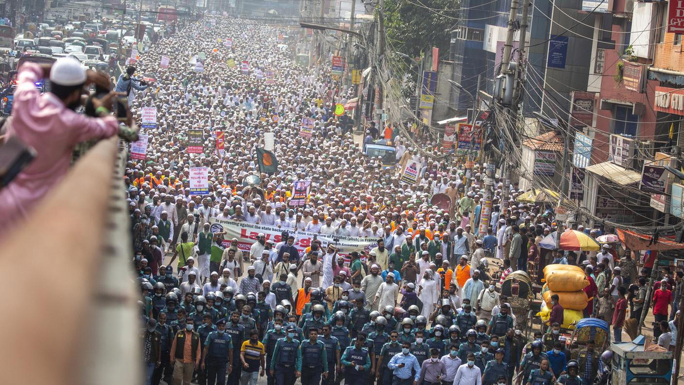 Circa 40'000 persone hanno sfilato a Dacca, in Bangladesh.