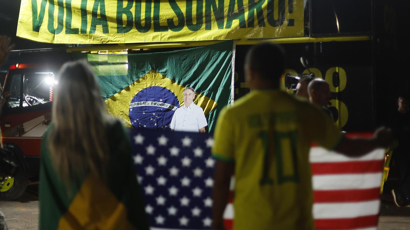 Una veglia di preghiera di sostenitori di Jair Bolsonaro dopo l'annuncio della sentenza di condanna KEY.jpg