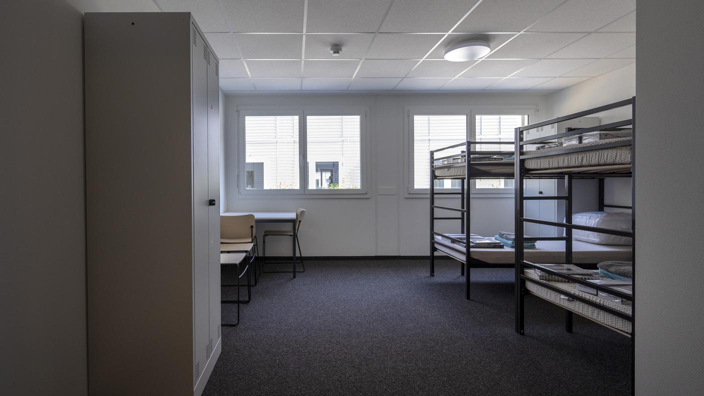 L'interno di un alloggio per migranti nel canton Basilea