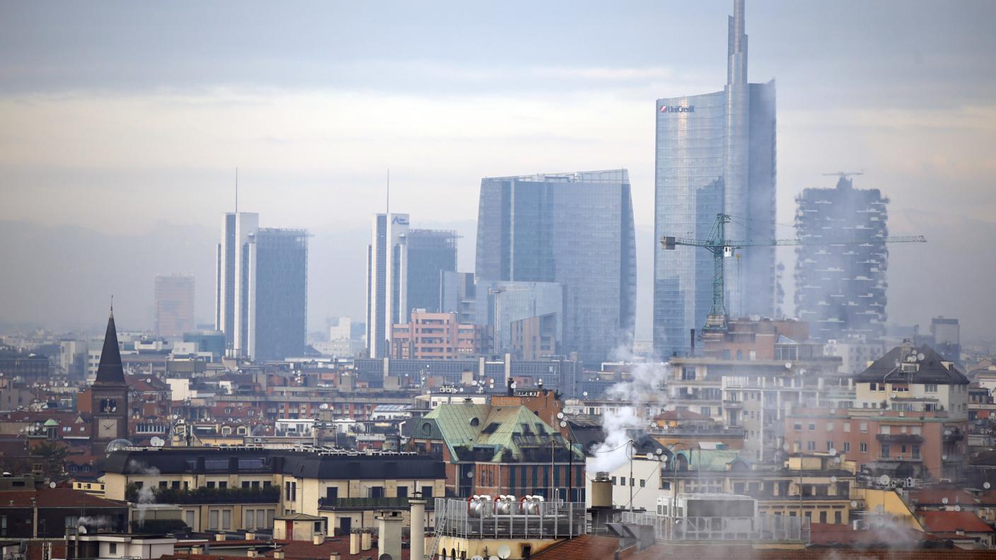 Smog a Milano, in una immagine d'archivio