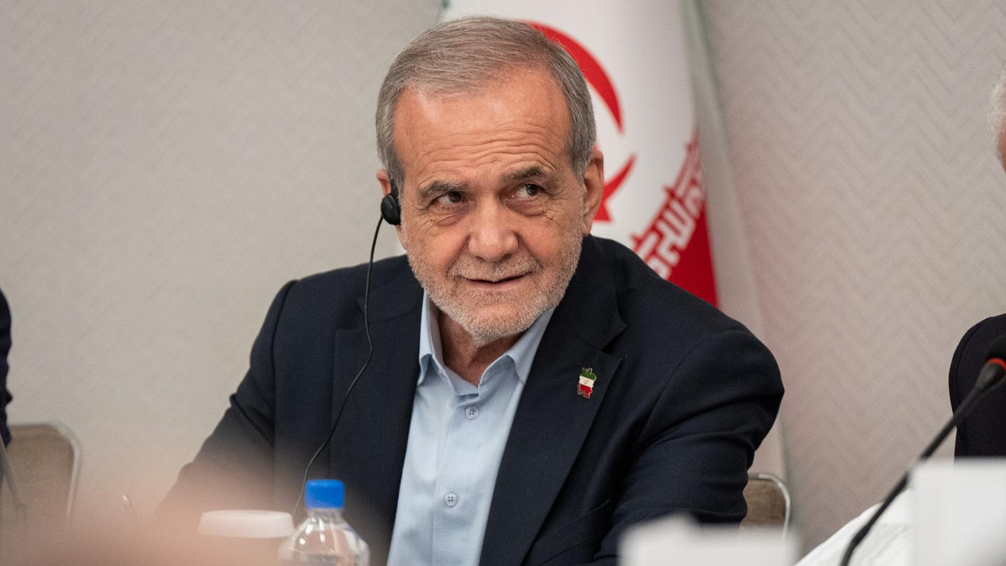 Il presidente dell'Iran Masoud Pezeshkian in conferenza stampa a margine dell'assemblea generale dell'ONU