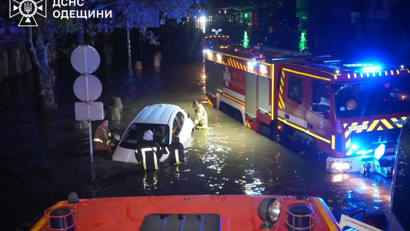 Le strade di Odessa allagate dalle piogge cadute nelle ultime ore
