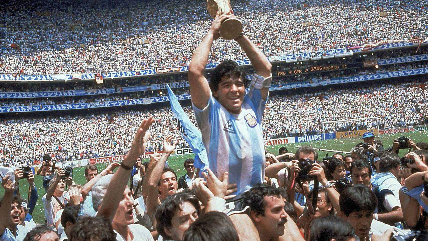 25 novembre 2020: Diego Armando Maradona, calciatore argentino