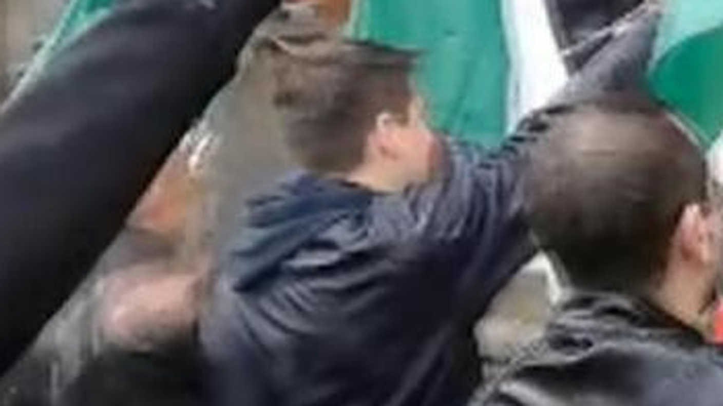 Fare il saluto romano è apologia del fascismo, un reato penale.png