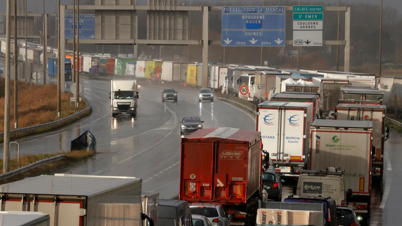 Aumenta il traffico di camion a Calais con l'avvicinarsi della Brexit