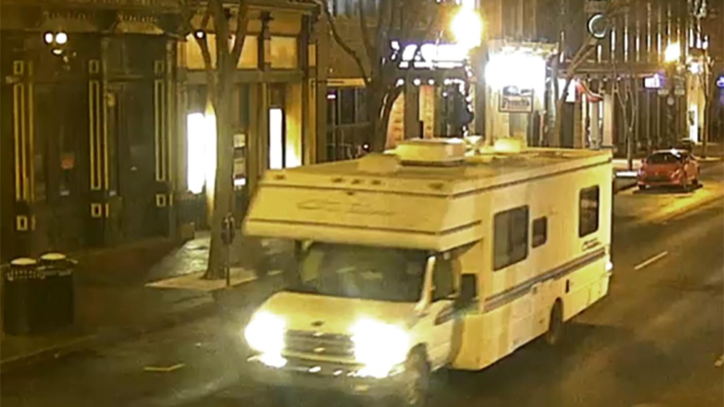 La polizia ha diffuso un'immagine del mezzo fotografato alcune ore prima della deflagrazione