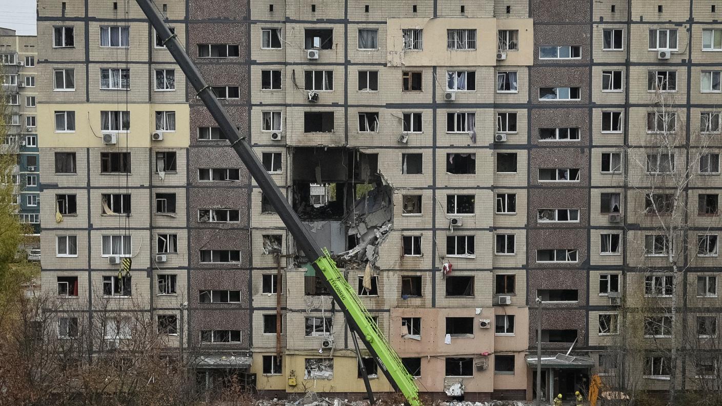 Lo squarcio nel palazzo di Dnipro