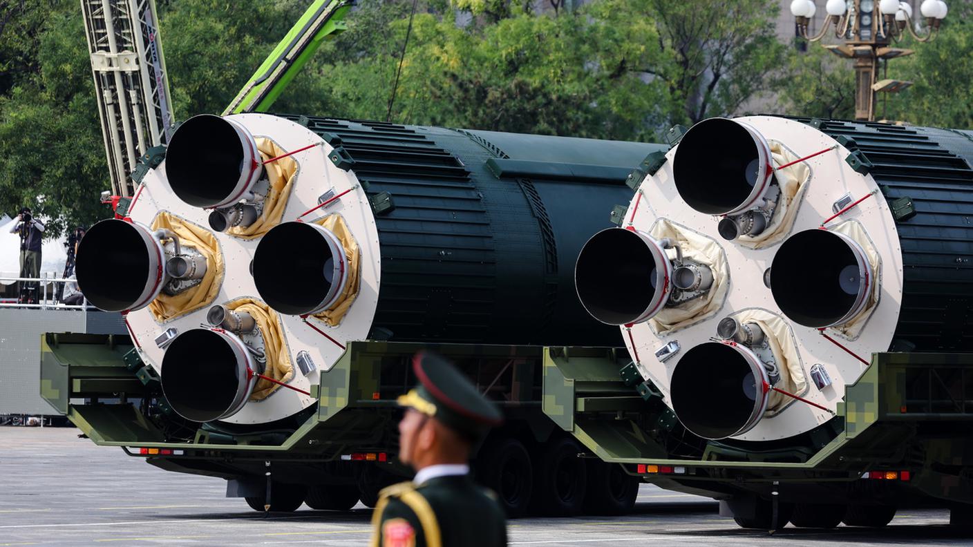 Missili nucleari cinesi in parata a Pechino