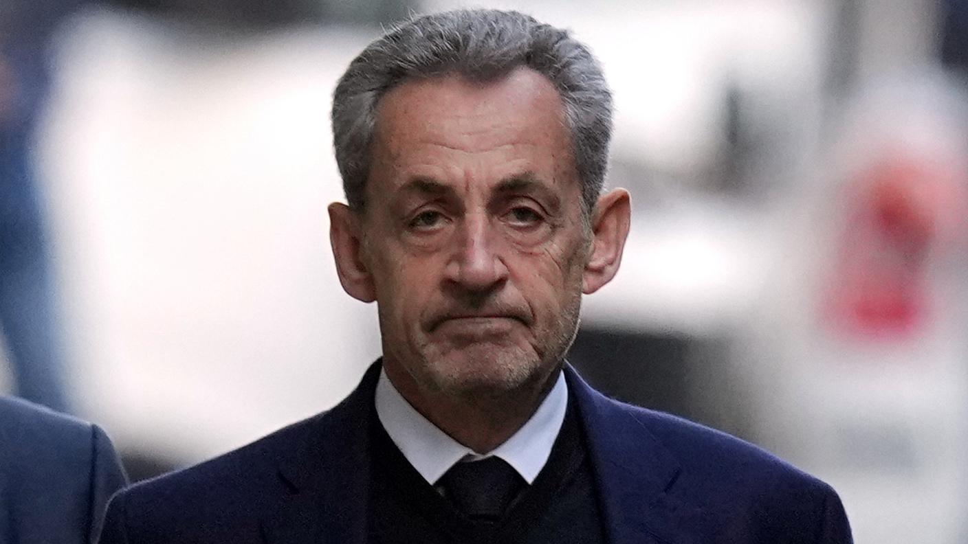 Nicolas Sarkozy lo scorso 21 ottobre prima della sua incarcerazione