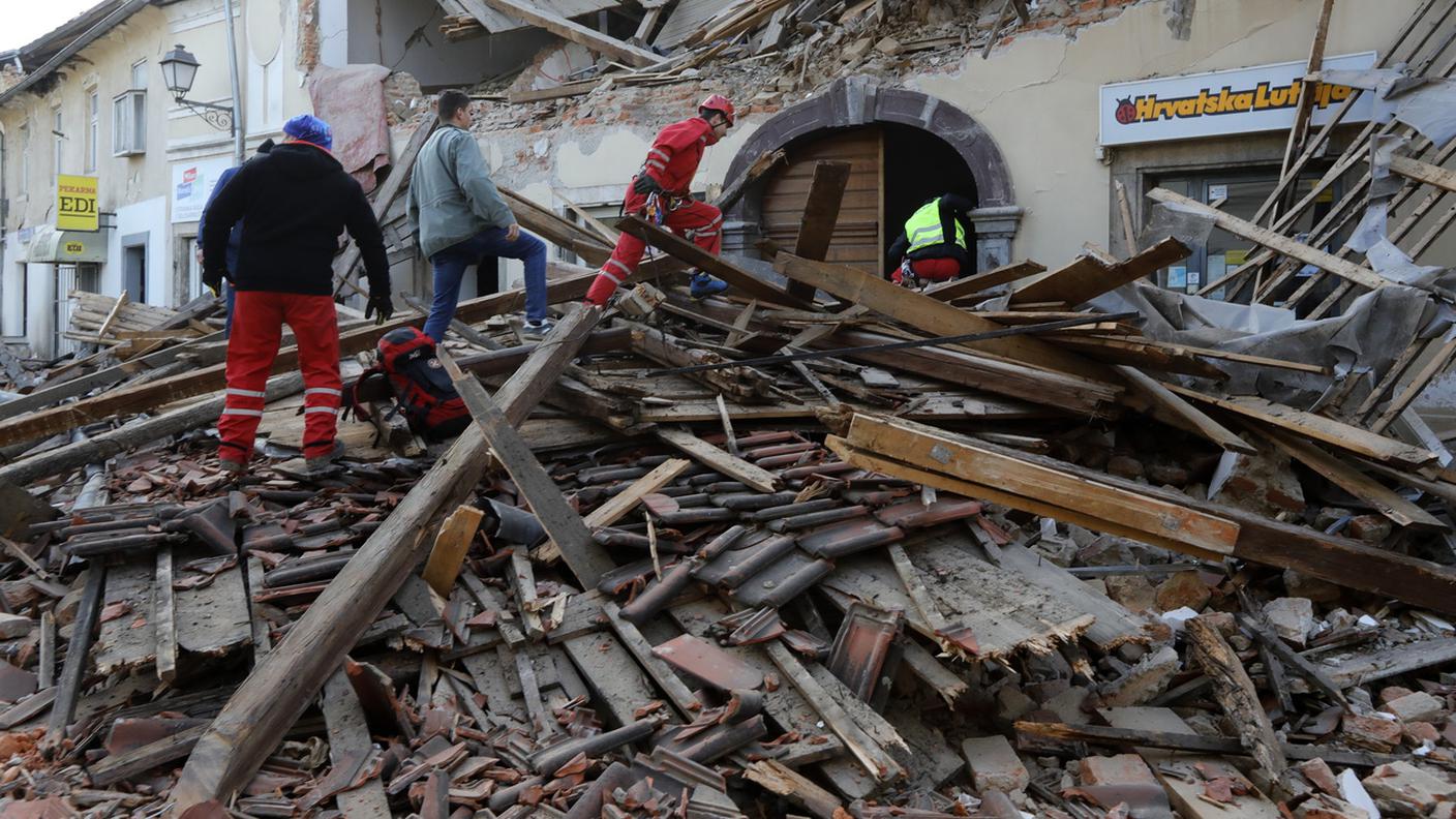 Un edificio distrutto a Petrinja