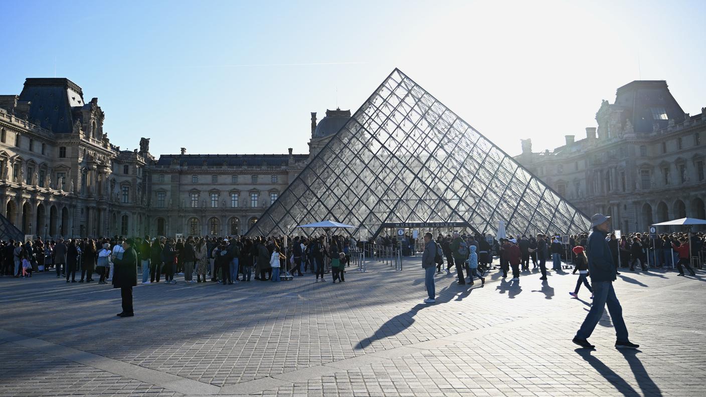 Il Louvre di Parigi