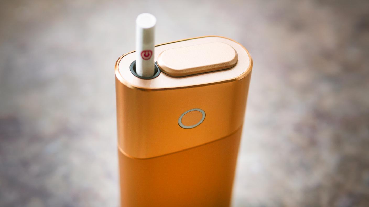 Ad essere molto popolari sono le alternative, come le sigarette elettroniche (tabacco riscaldato, foto) e lo snus, le bustine di tabacco