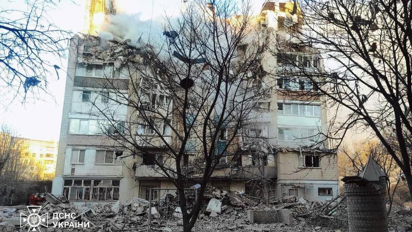 Un condominio abitativo di Ternopoli devastato dall'attacco dei russi contro la città ucraina