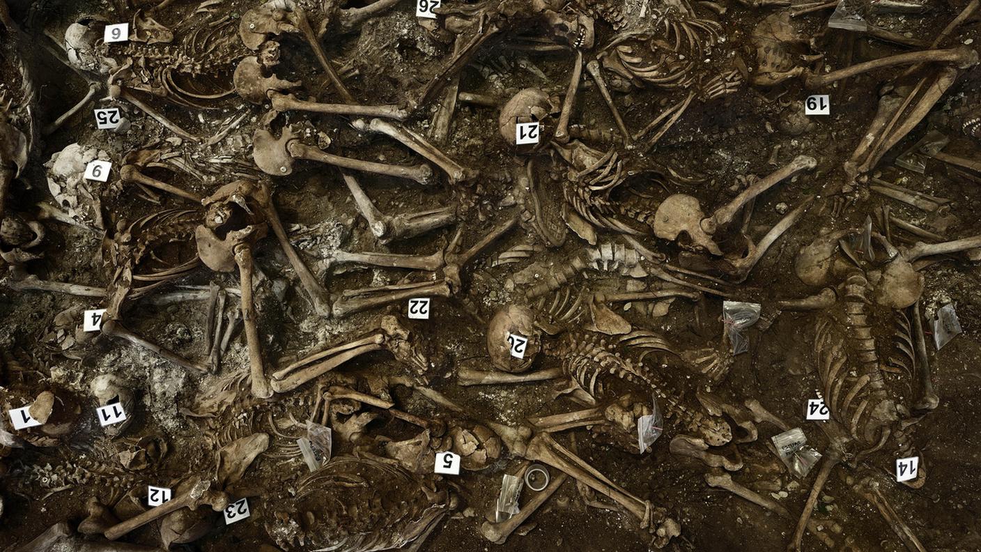 Una fossa comune. Ogni anno spedizioni di scavo cercano i resti delle vittime. La dittatura franchista rimase al potere dal 1939 per 40 anni (El Estepar, Spagna 26/7/2014)